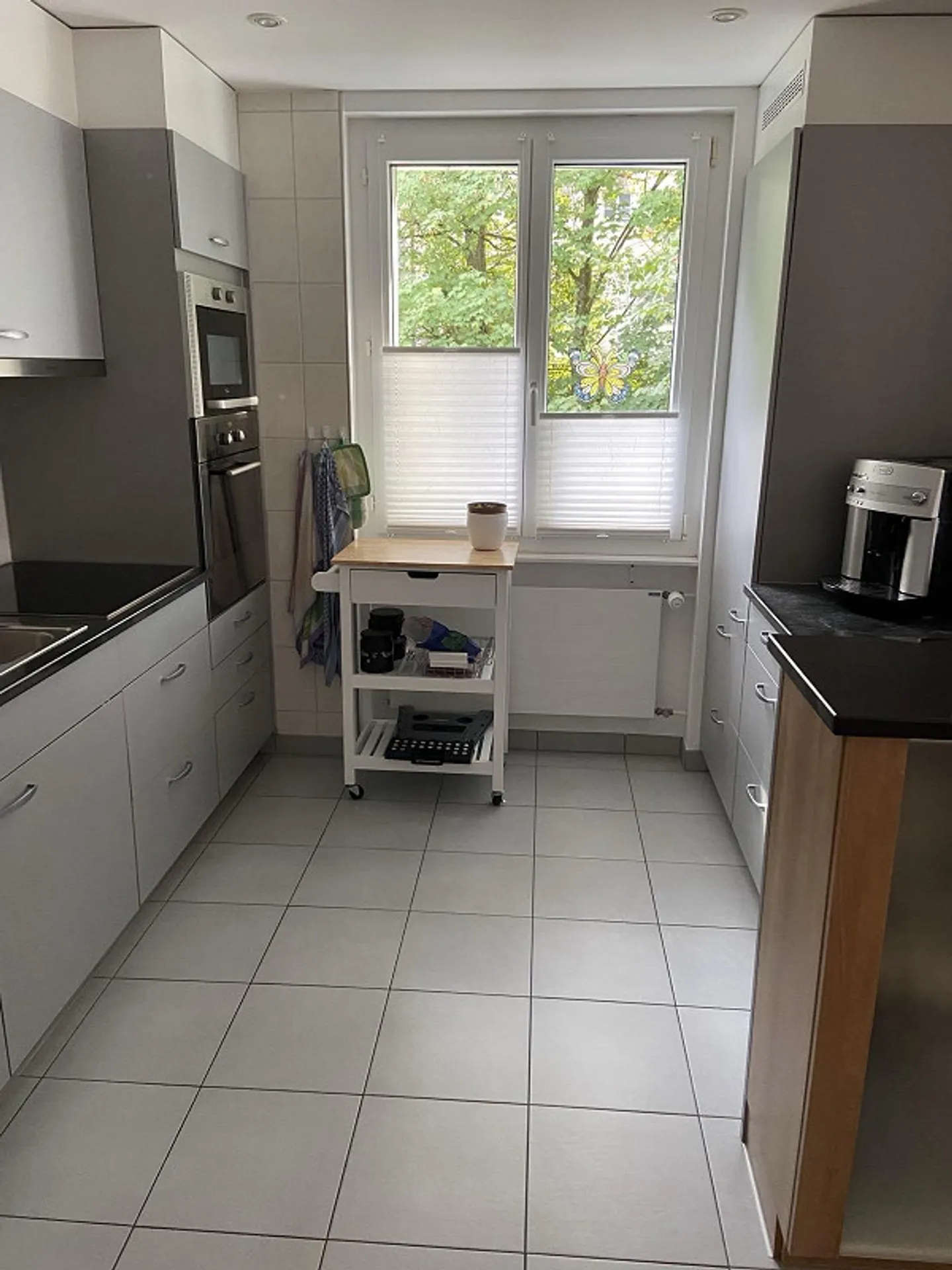 Charming and bright 4-room apartment for rent from 01.12.2026 - Photo 2 of 4