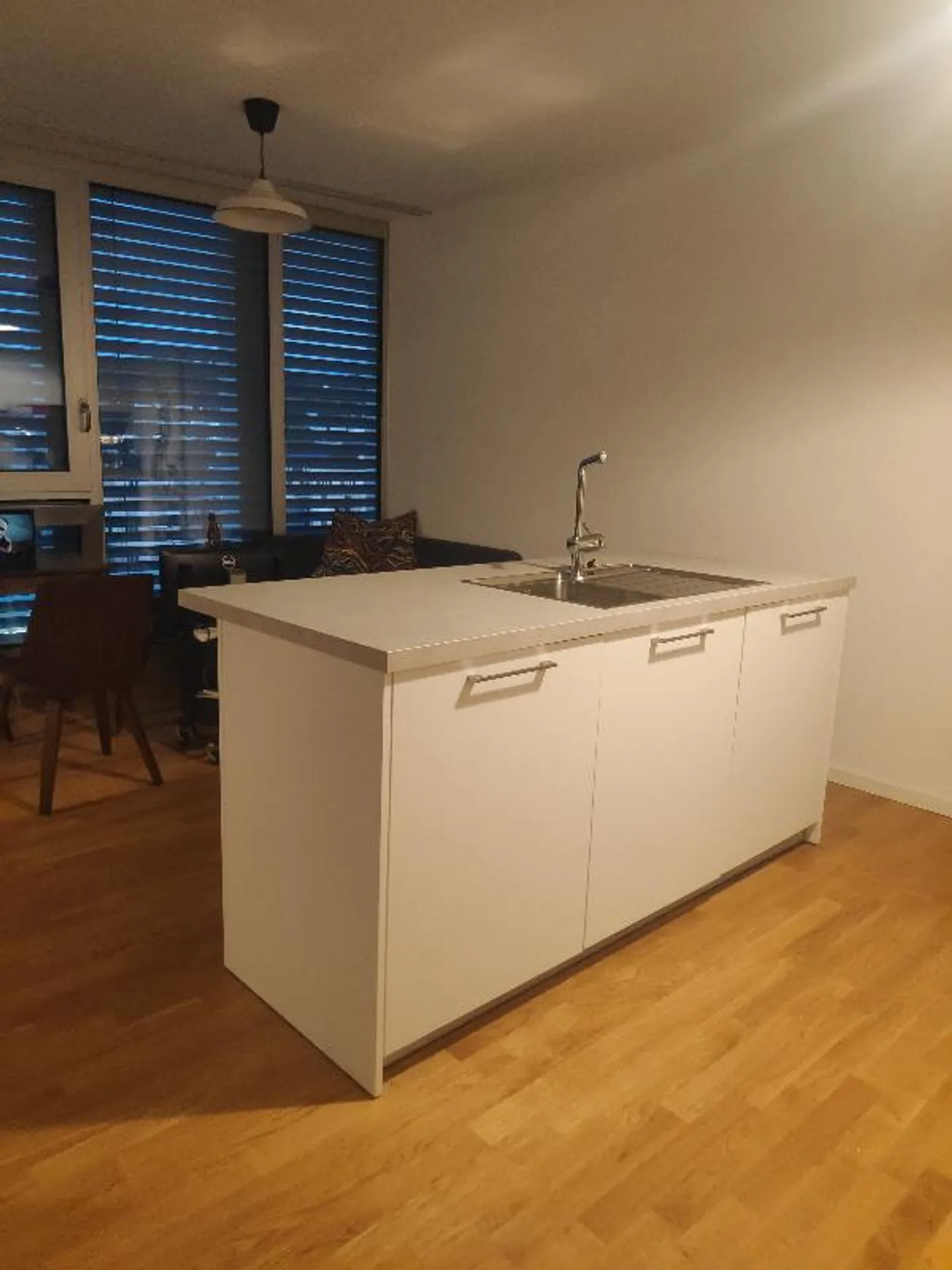 Moderne 1,5-Zimmer-Wohnung mit großen Fenstern - Foto 4 von 5