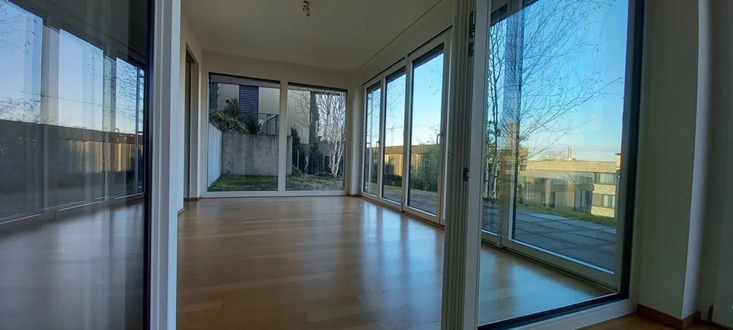 Vivere con vista: Ampio appartamento sopra i tetti di Basilea - Foto 7 di 9