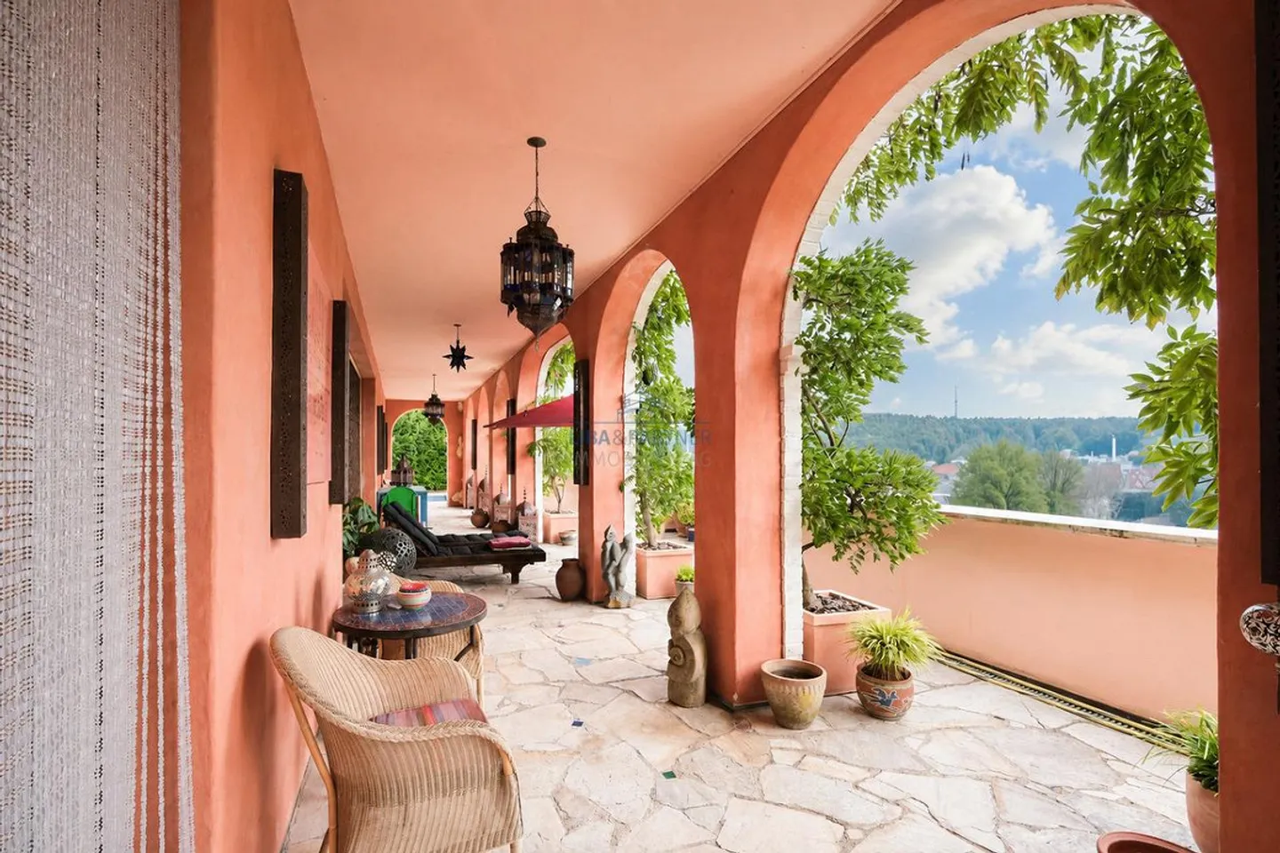 Unique villa with exclusive living environment & plenty of space to live - Photo 11 of 19