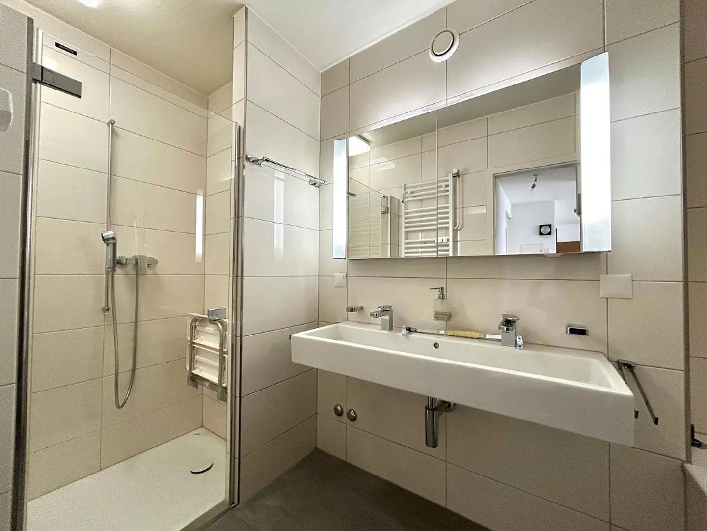 Appartement penthouse lumineux de 4 pièces 115m2 - Photo 5 sur 8