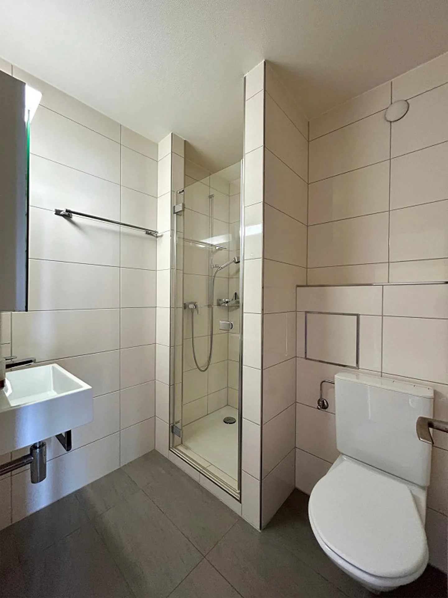 Appartement penthouse lumineux de 4 pièces 115m2 - Photo 6 sur 8