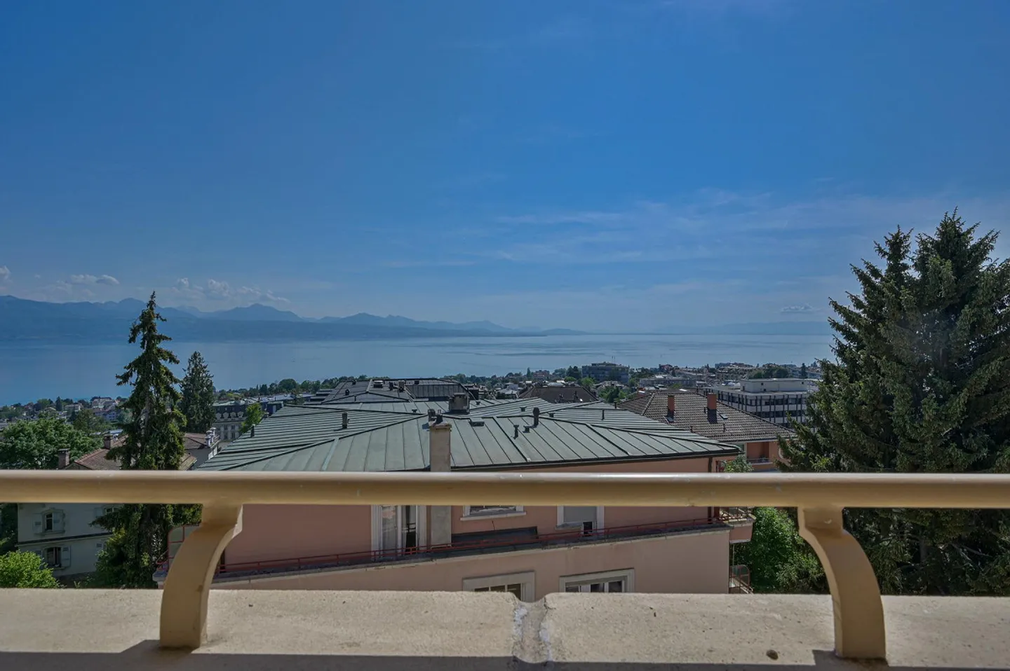 Studio with lake view - Photo 1 of 4