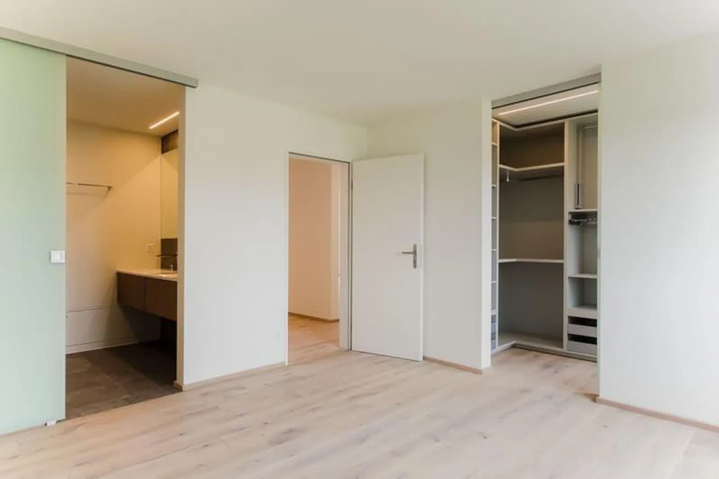 Exclusive 4.5-room apartment in a quiet location - Photo 8 of 19