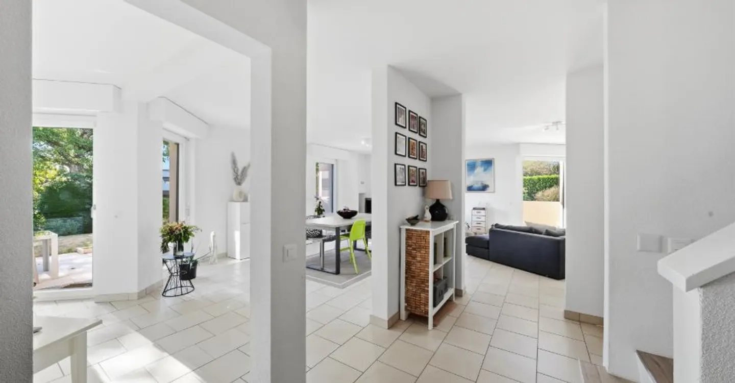 Magnificent family villa for sale - Photo 2 of 14