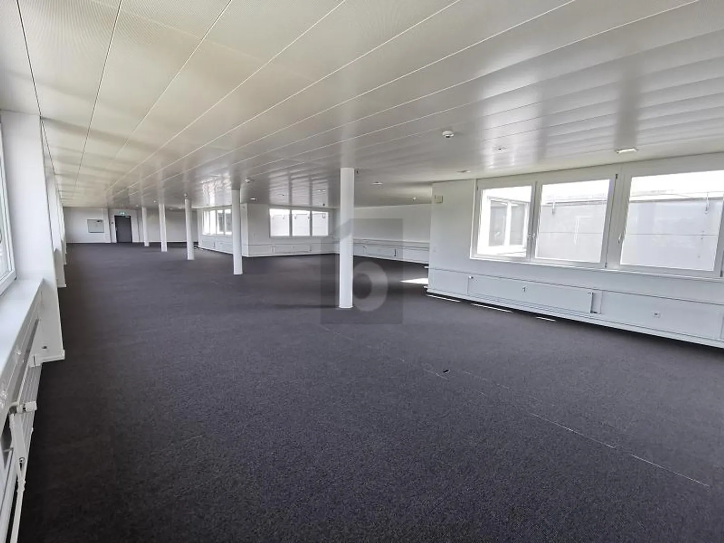 SPACIOUS, BRIGHT AND IN A GOOD LOCATION - Photo 3 of 6
