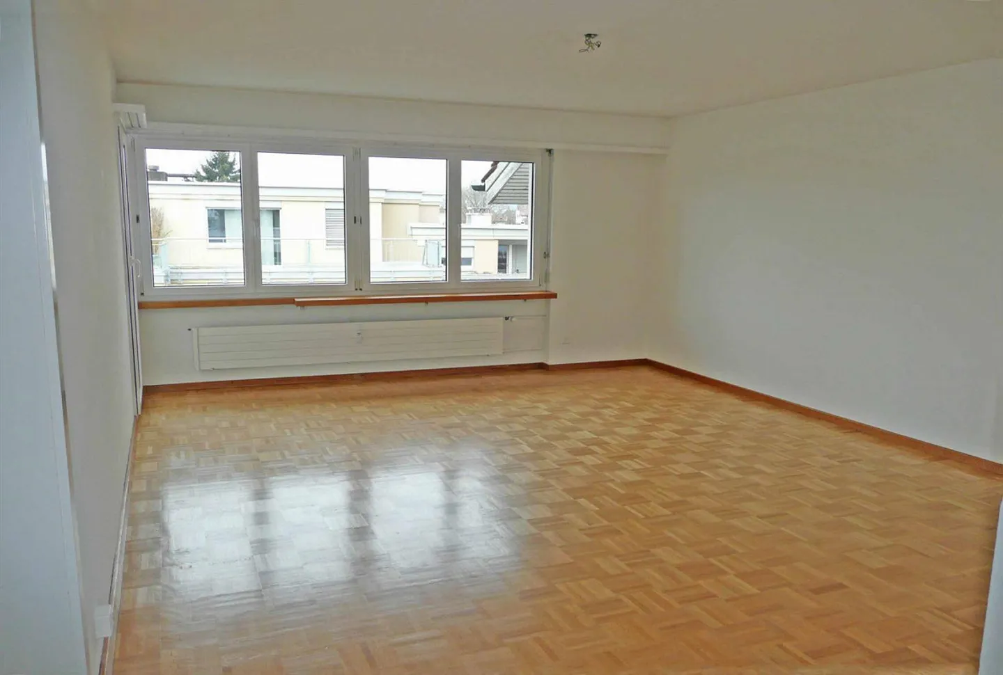 Apartment for rent - Photo 2 of 5