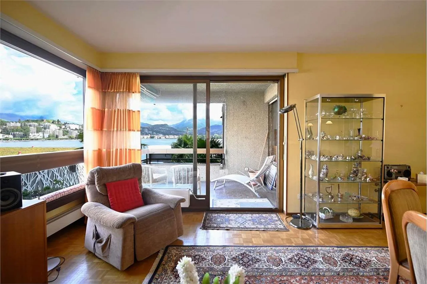 Appartamento 3,5 camere FRONTE MARE - Foto 1 di 13