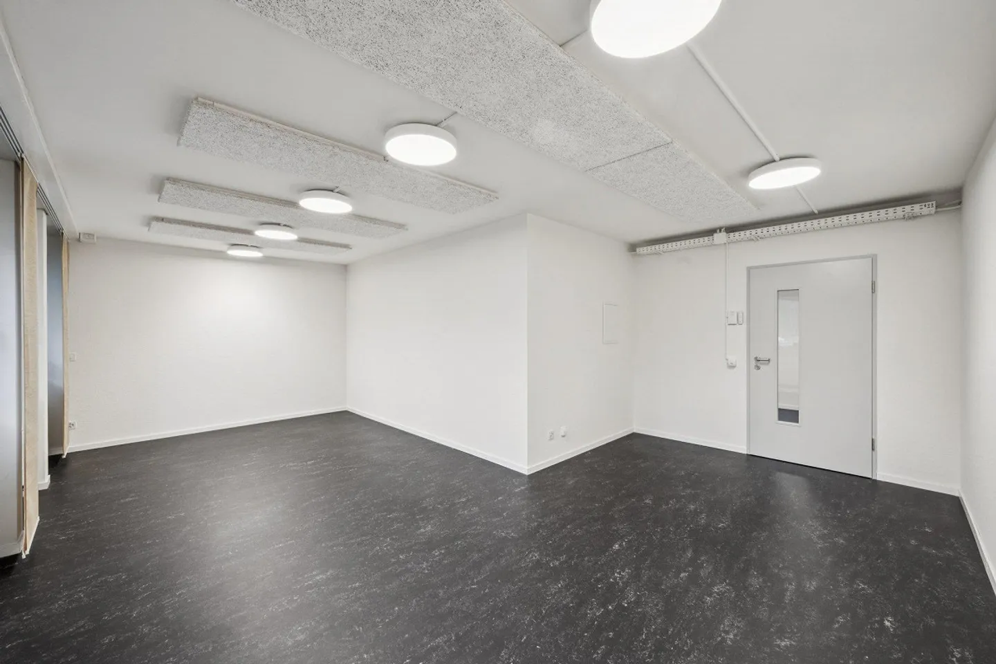 Ready-to-use Office - Hammerspaces - Photo 3 of 7