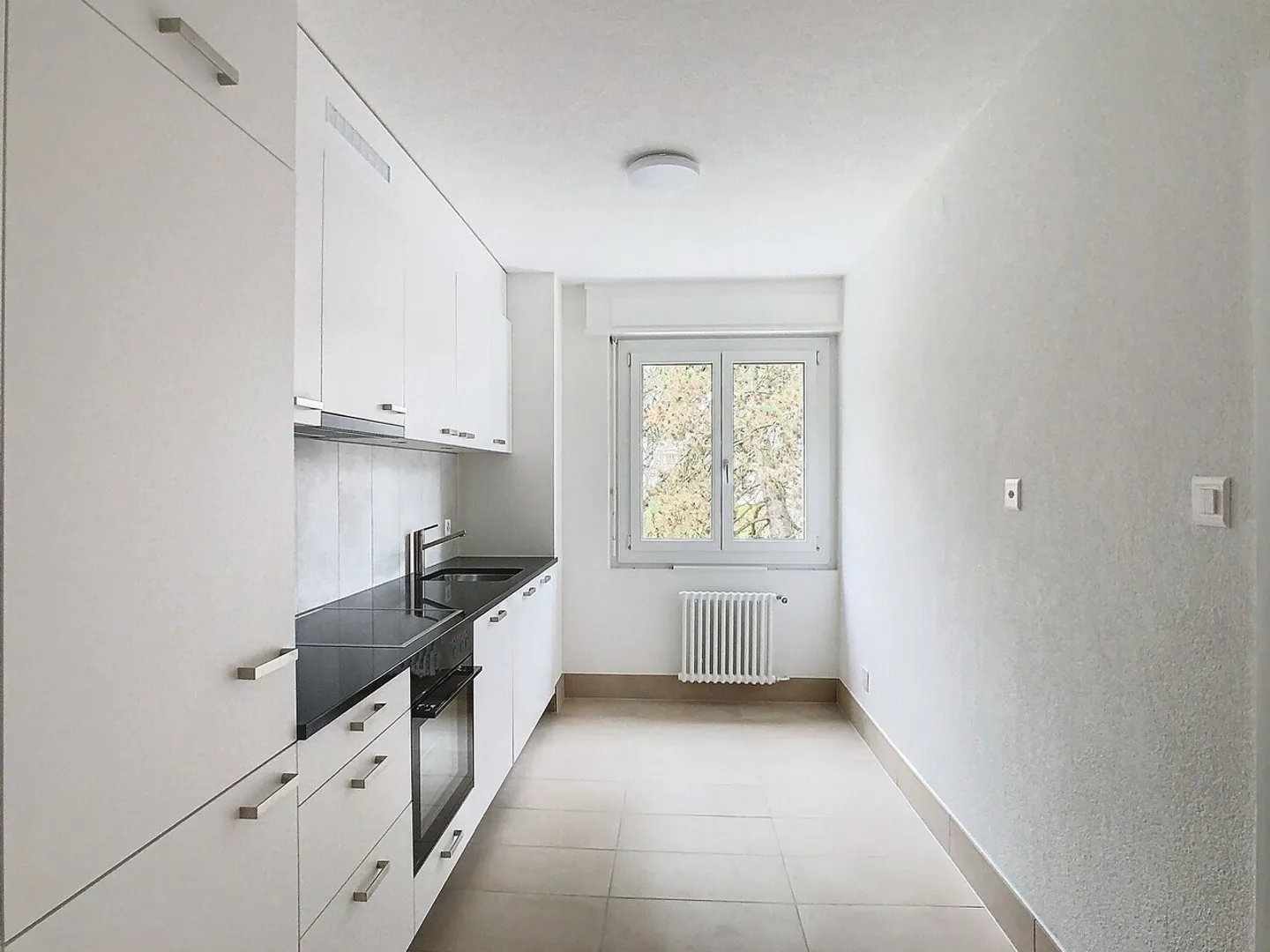 Superbe 2½ pièces rénové en plein coeur de la ville ! - Photo 2 sur 11