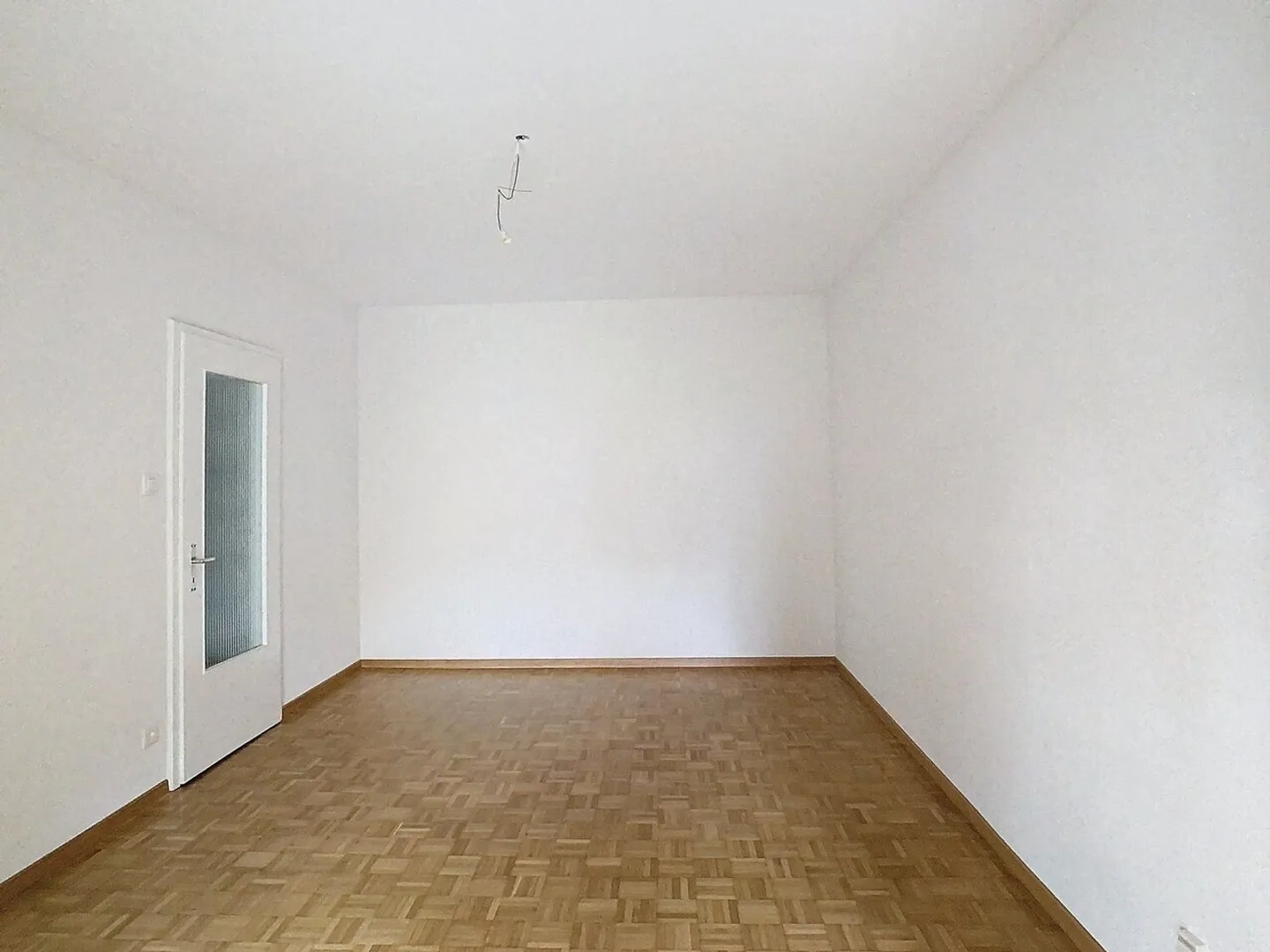 Superbe 2½ pièces rénové en plein coeur de la ville ! - Photo 3 sur 11