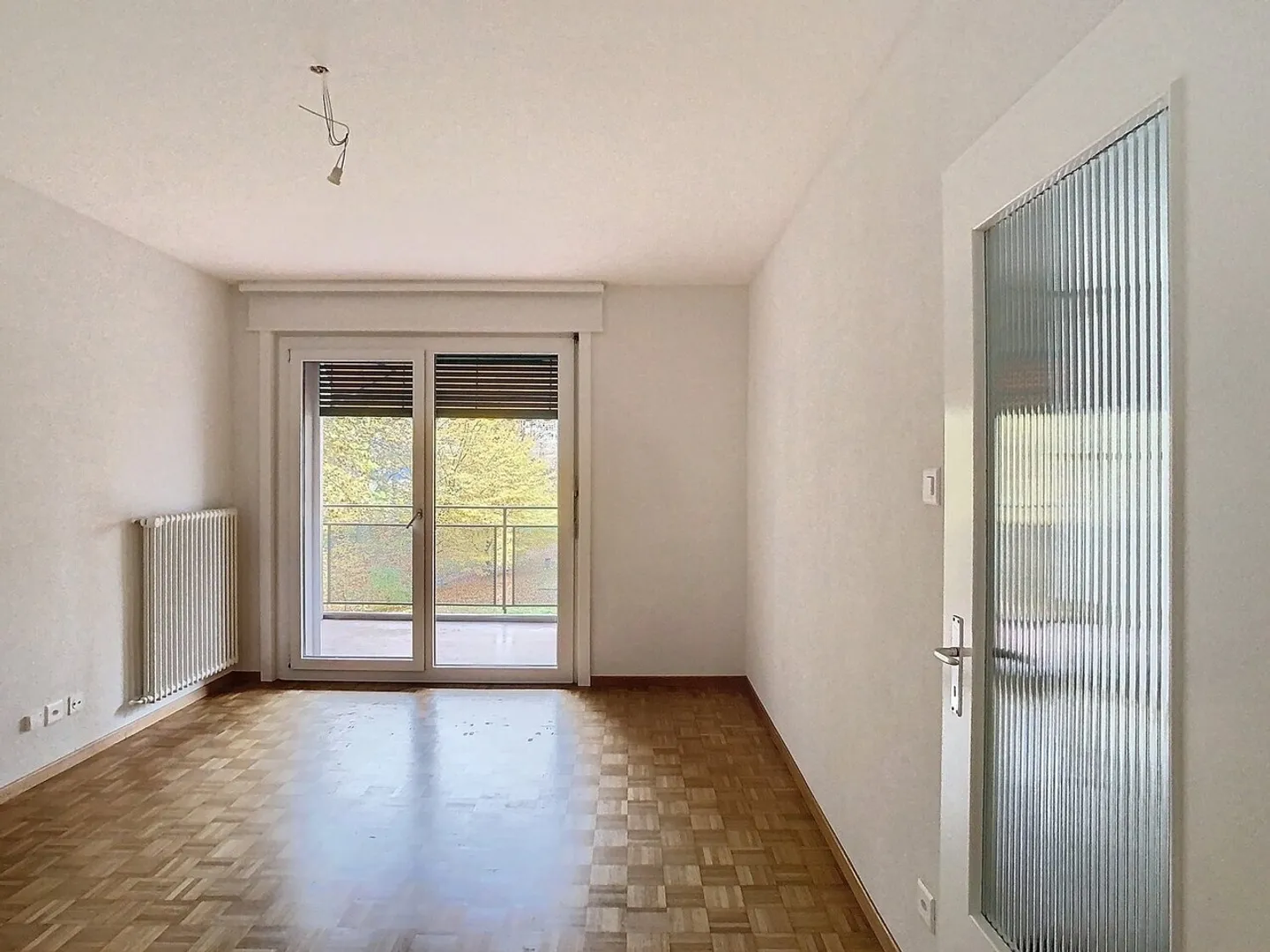 Superbe 2½ pièces rénové en plein coeur de la ville ! - Photo 4 sur 11