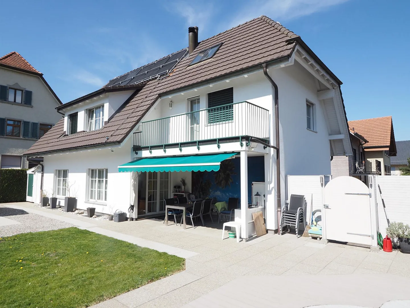 Casa familiare di 6,5 stanze in stile country con piscina - Foto 1 di 14
