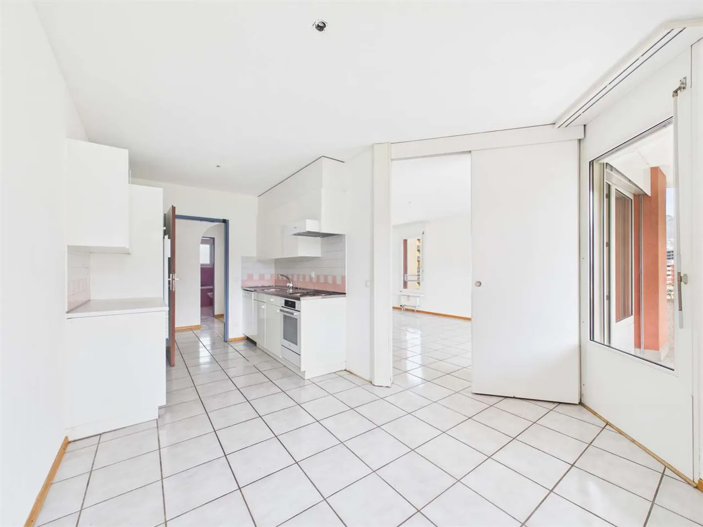 Bright 4.5-room apartment in a strategic location in Breganzona - Photo 2 of 12