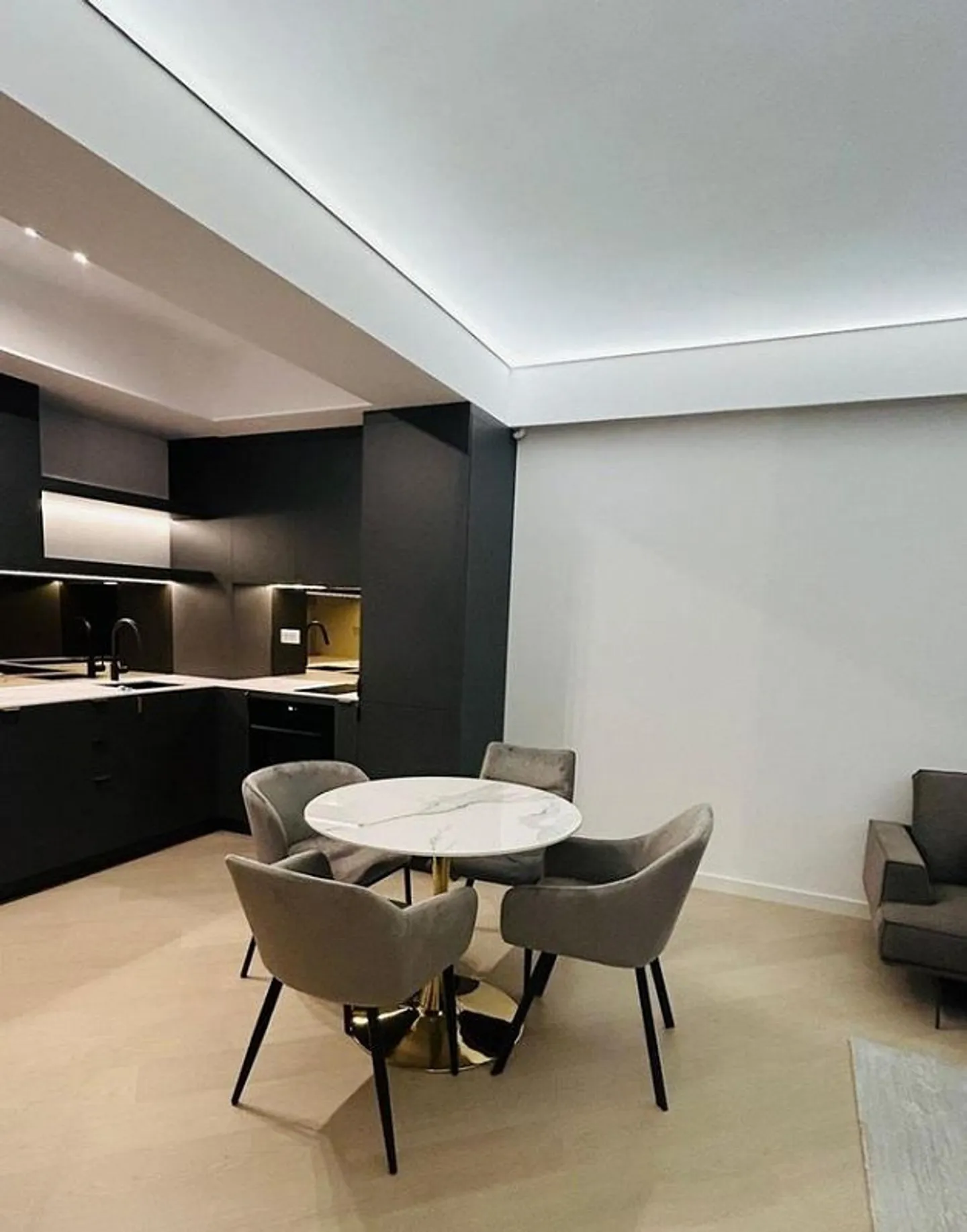 La proprietà si trova in Lilienweg 2, al piano terra - Foto 2 di 13