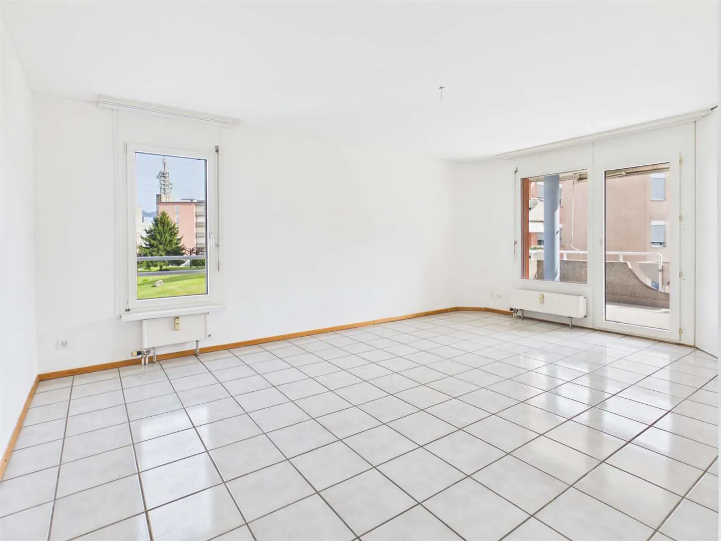 Bright 4.5-room apartment in a strategic location in Breganzona - Photo 4 of 12