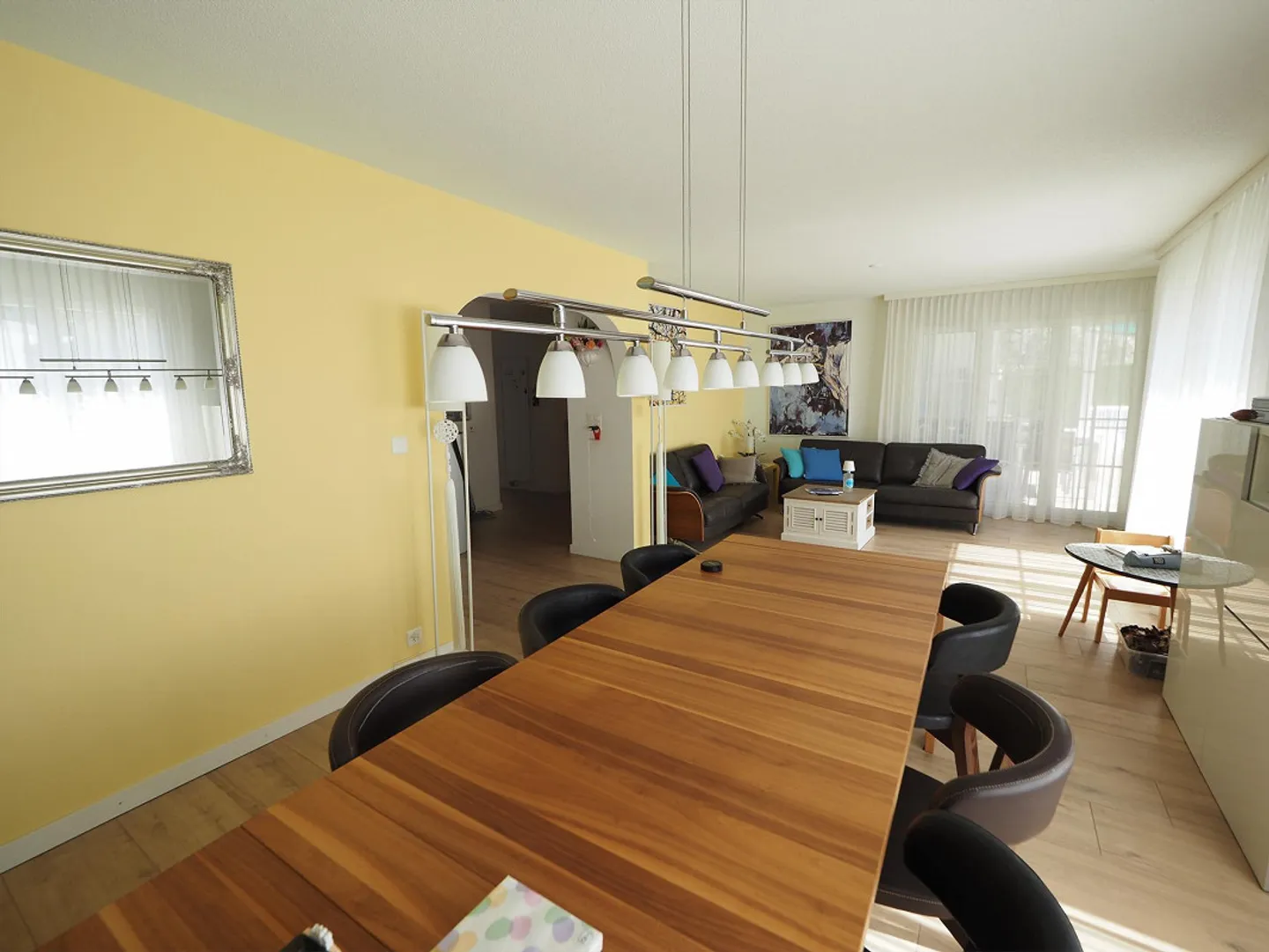 Casa familiare di 6,5 stanze in stile country con piscina - Foto 3 di 14