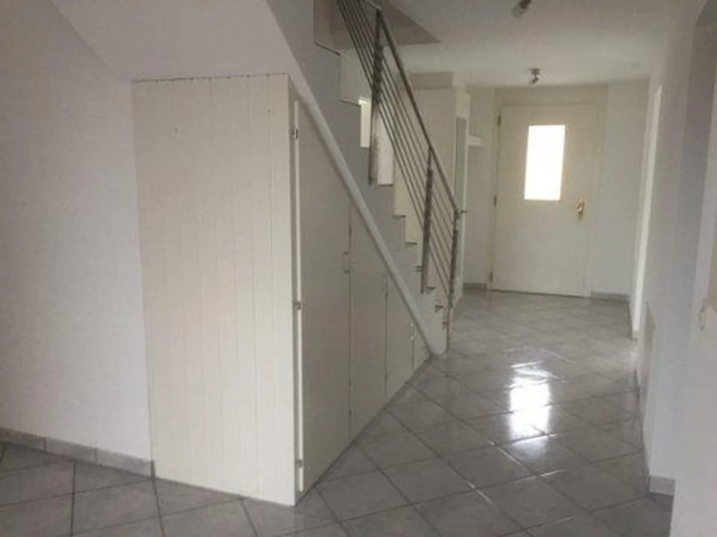 Appartamento su due piani 5 1/2 stanze con grande terrazza - Foto 3 di 9