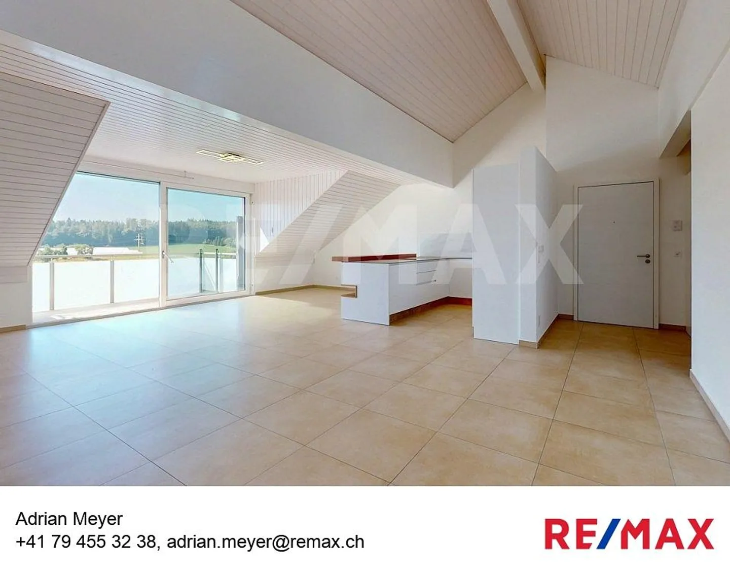 Moderno: appartamento mansardato di 3,5 locali con vista a Golaten (Kallnach) - Foto 1 di 13