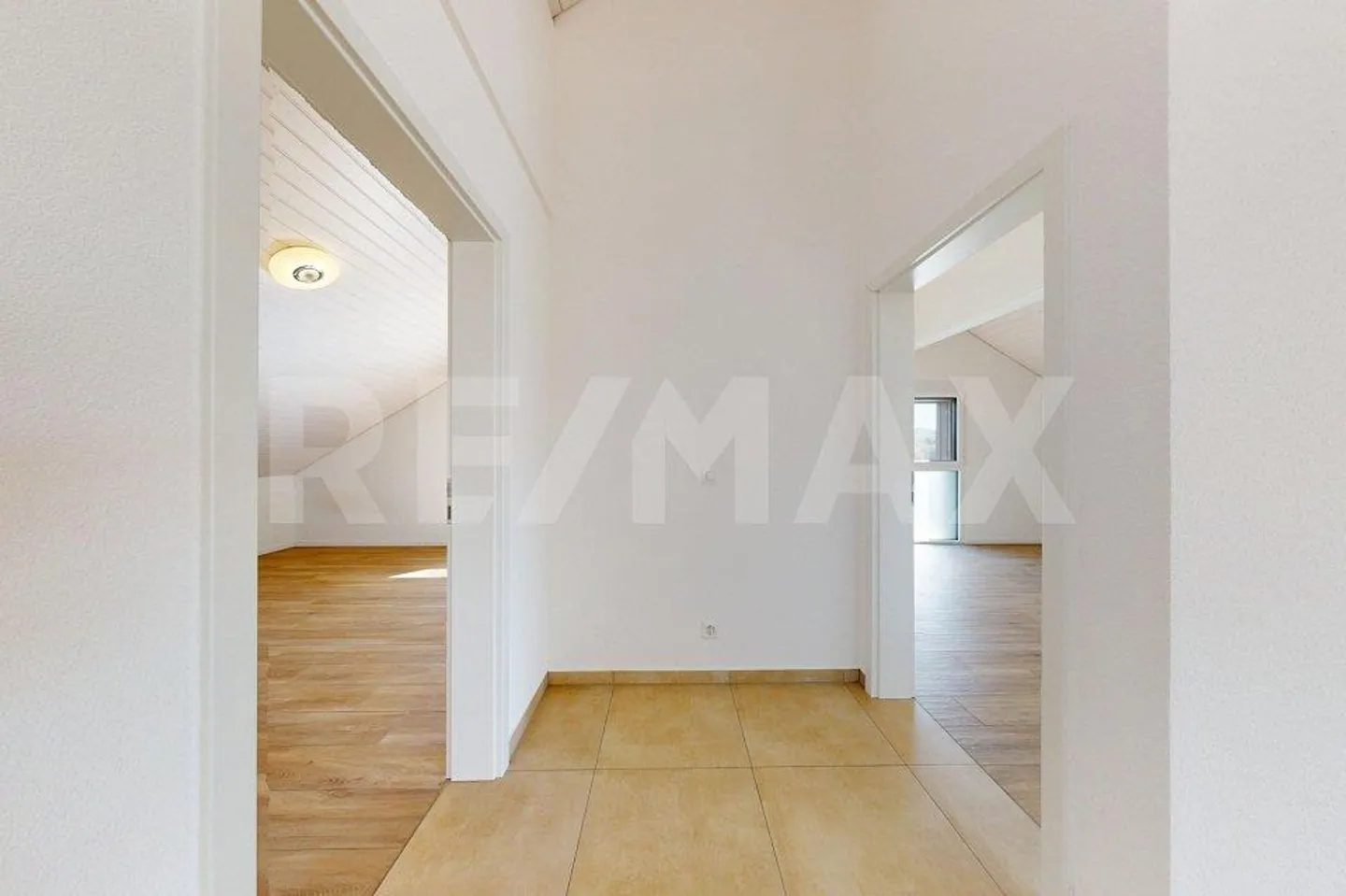 Moderno: appartamento mansardato di 3,5 locali con vista a Golaten (Kallnach) - Foto 7 di 13