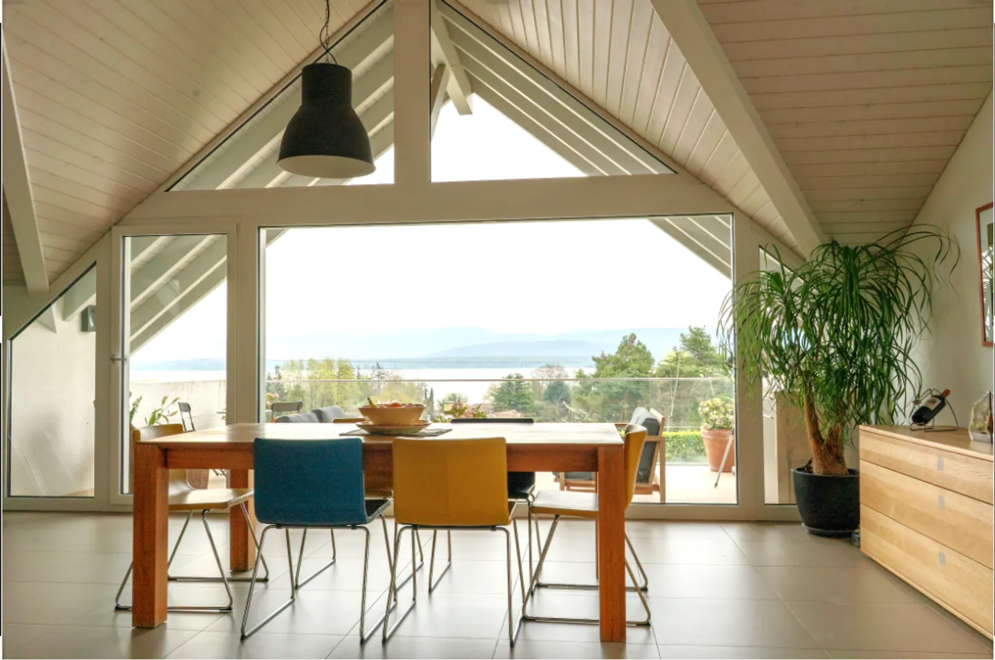 Geräumige 7-Zimmer-Villa mit Panoramablick auf den See und den Mont Blanc - Foto 1 von 7