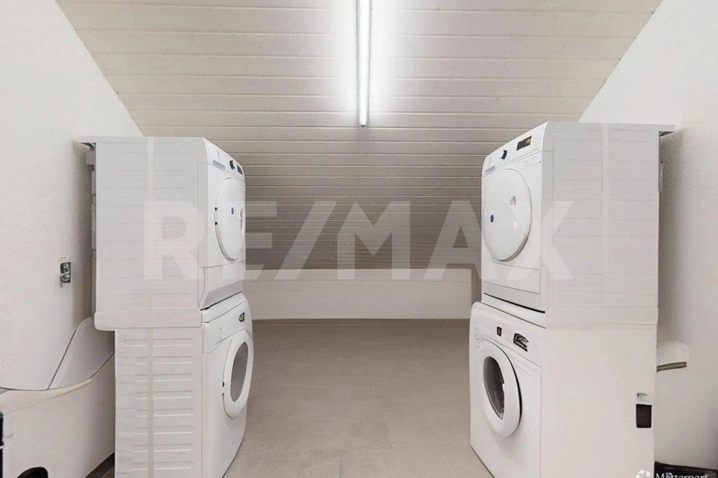 Moderno: appartamento mansardato di 3,5 locali con vista a Golaten (Kallnach) - Foto 11 di 13