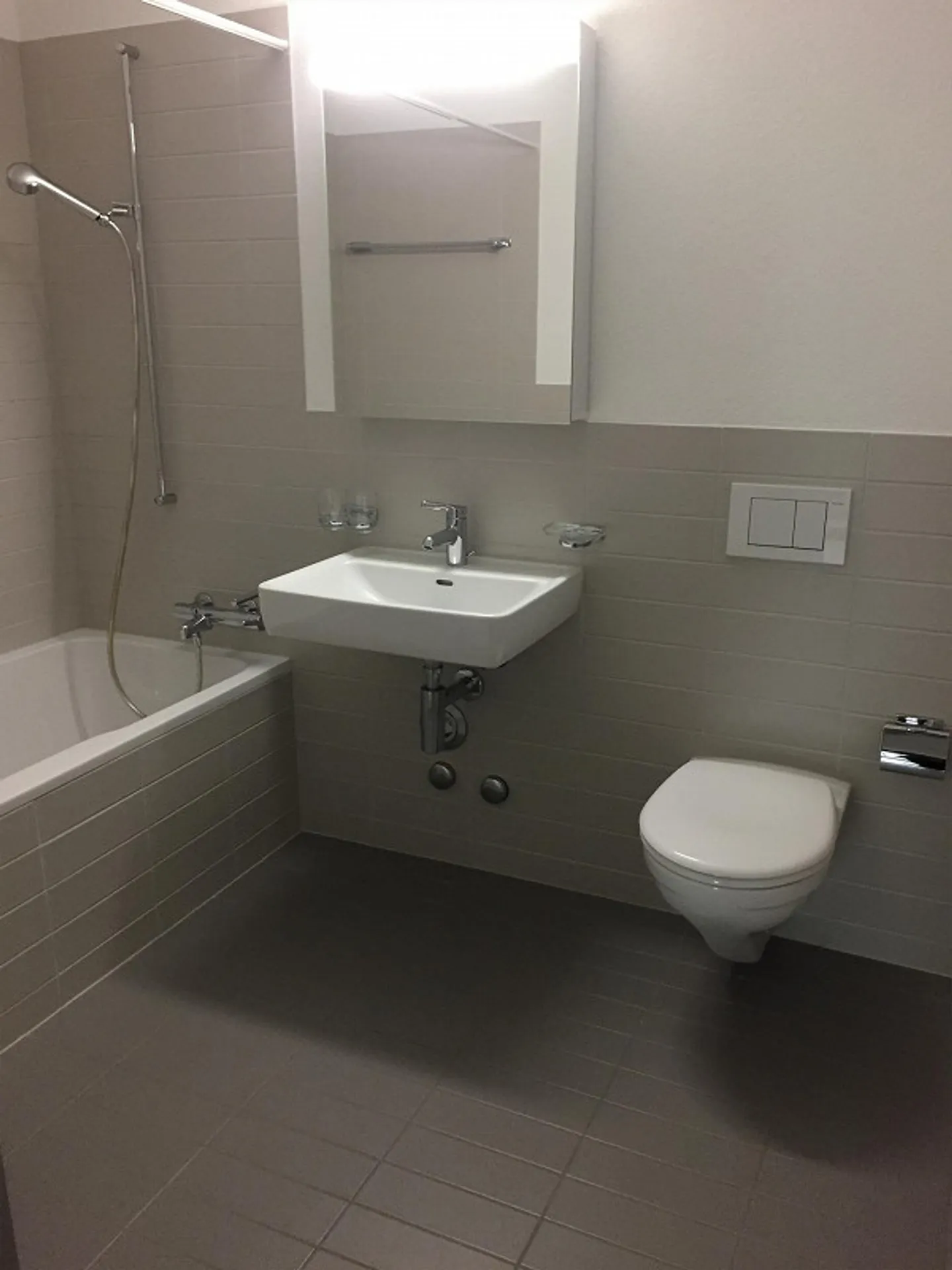 Modern 2.5-room apartment in city center - Photo 2 of 4