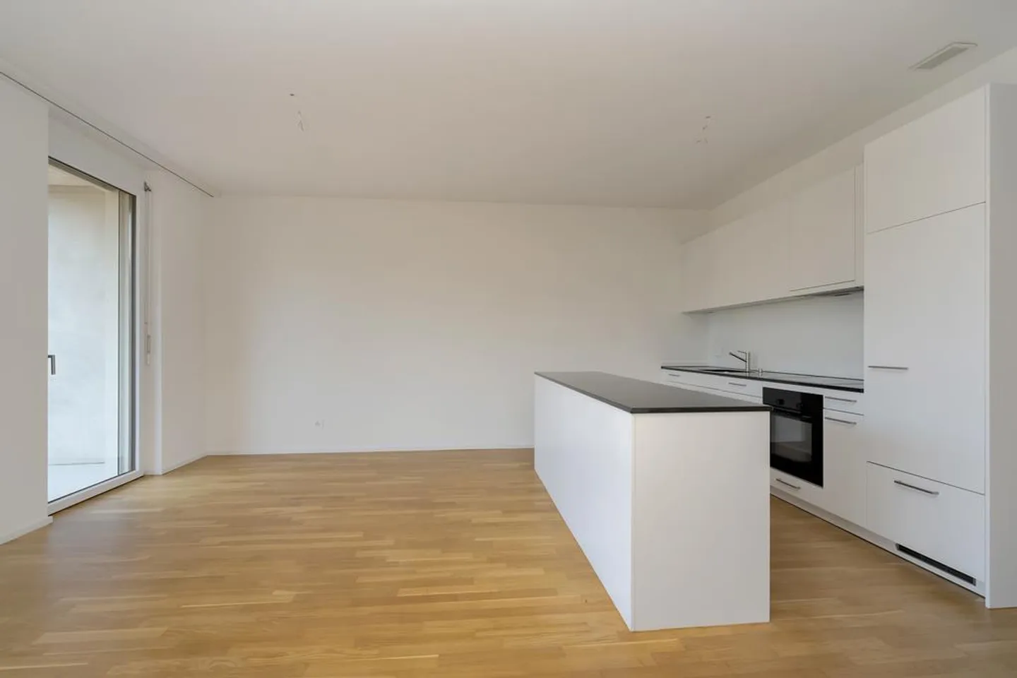 Vivere moderno in posizione privilegiata con giardino privato - Foto 2 di 11