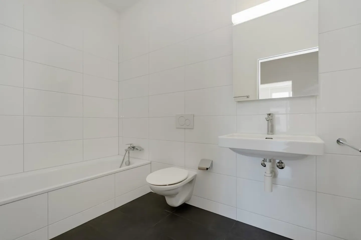 Vivere moderno in posizione privilegiata con giardino privato - Foto 4 di 11