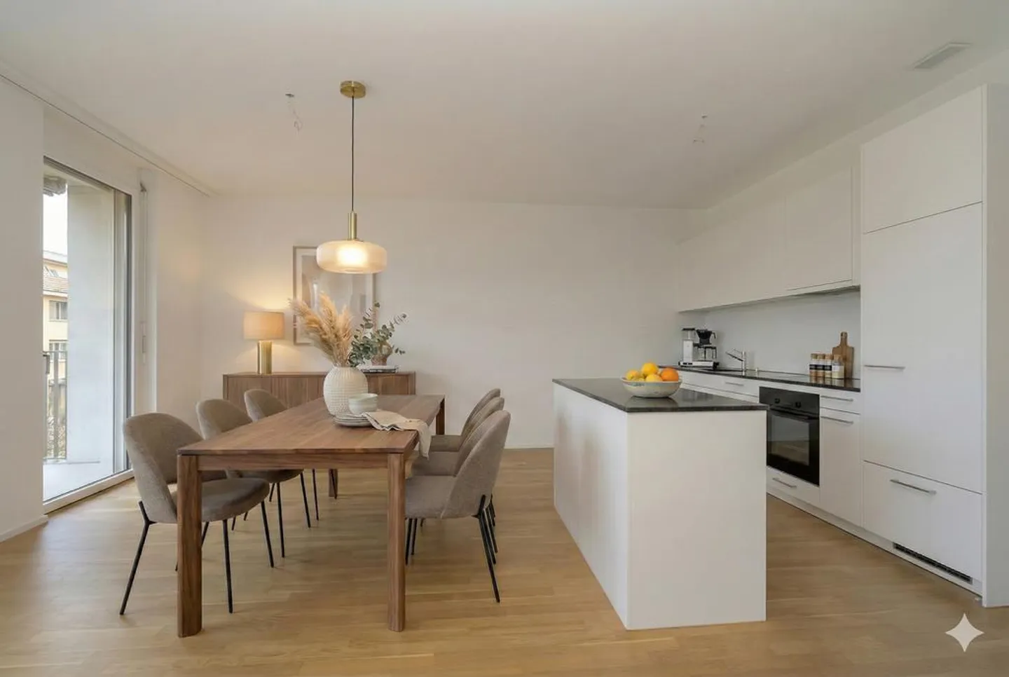 Vivere moderno in posizione privilegiata con giardino privato - Foto 3 di 11