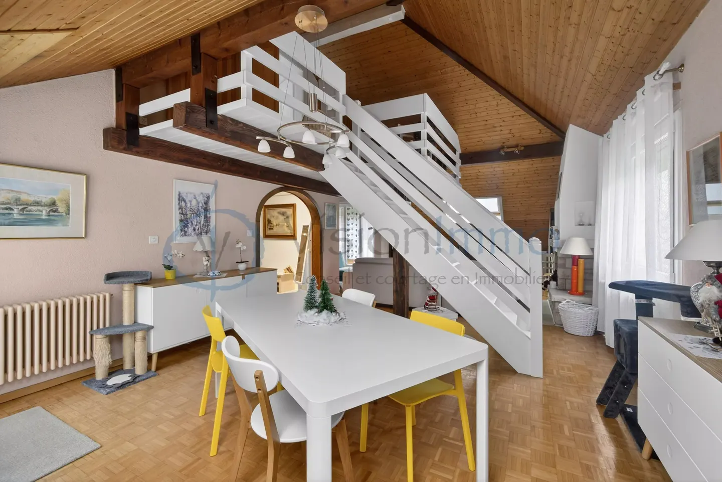 Charming Top-Floor Apartment - Photo 15 of 20