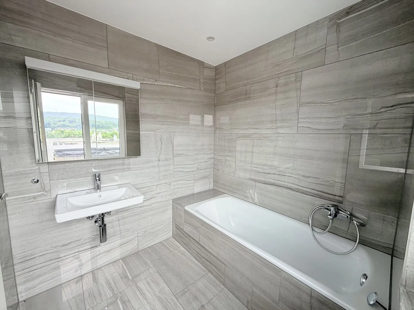 Moderne 4.5 Zimmer Maisonette - Foto 6 von 17