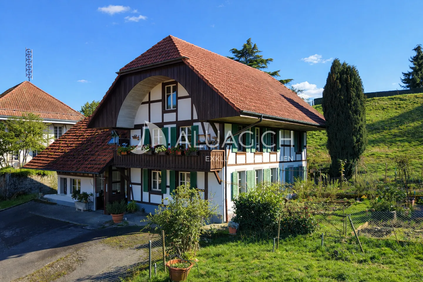 ZWEI GENERATIONENHAUS MIT  AUSBAUPOTENZIAL - Foto 1 von 17