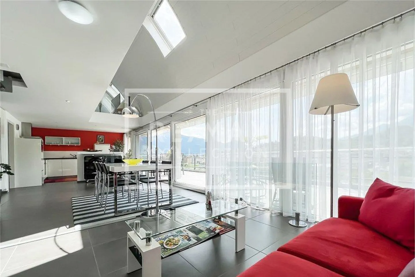 Duplex elegante con vista fiume - Foto 3 di 13