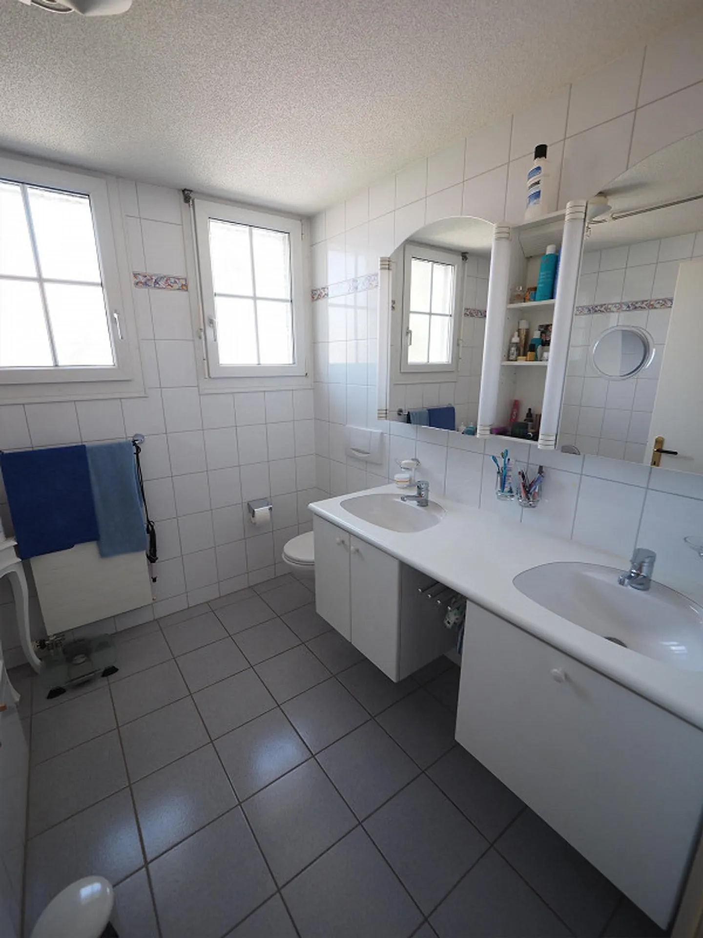 Casa familiare di 6,5 stanze in stile country con piscina - Foto 9 di 14