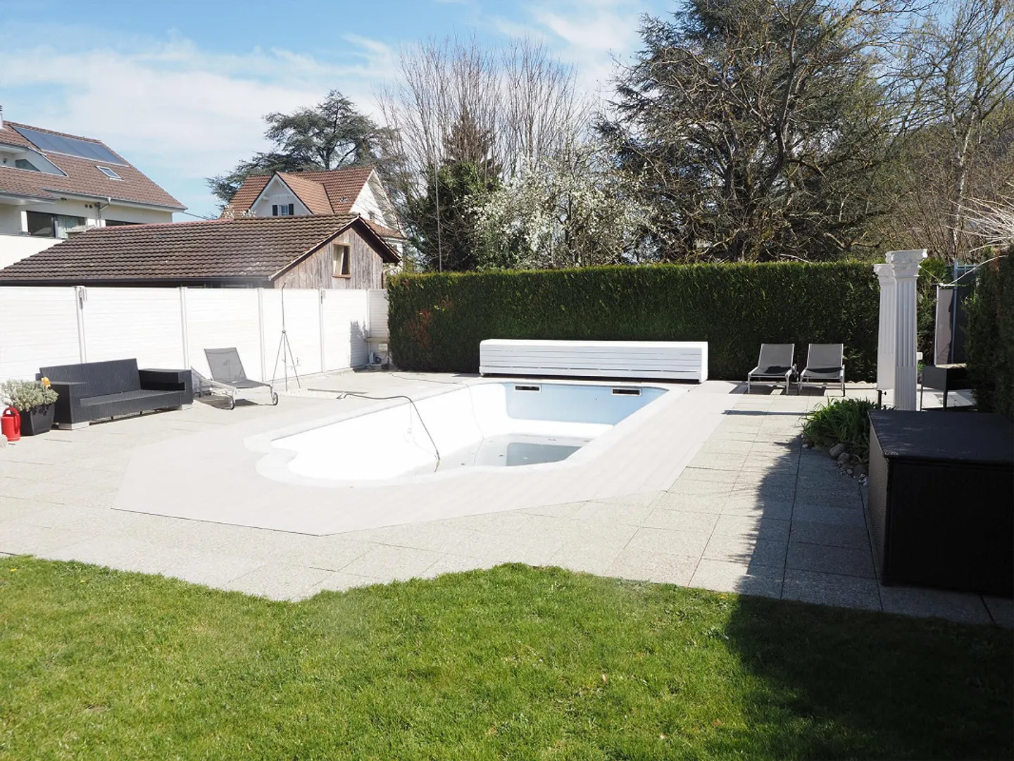 Casa familiare di 6,5 stanze in stile country con piscina - Foto 12 di 14