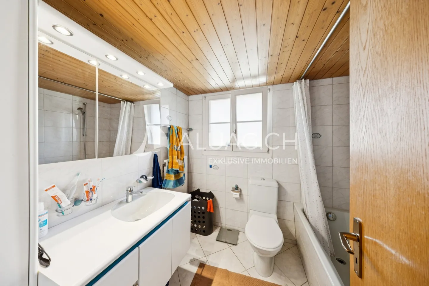 ZWEI GENERATIONENHAUS MIT  AUSBAUPOTENZIAL - Foto 8 von 17