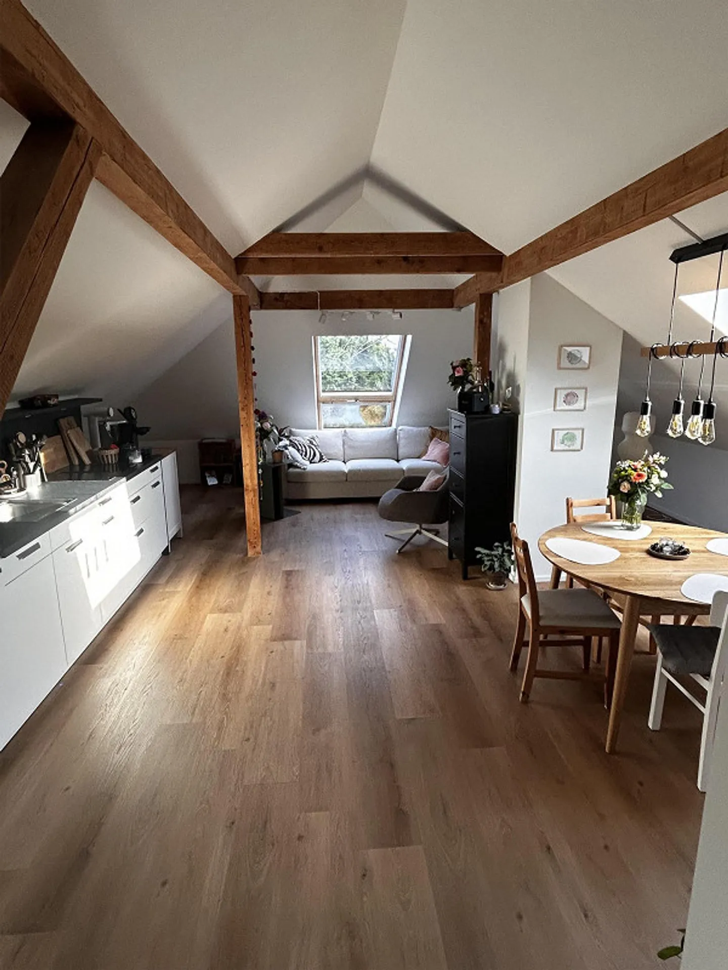 Appartement sous les toits proche de la frontière - Photo 1 sur 5