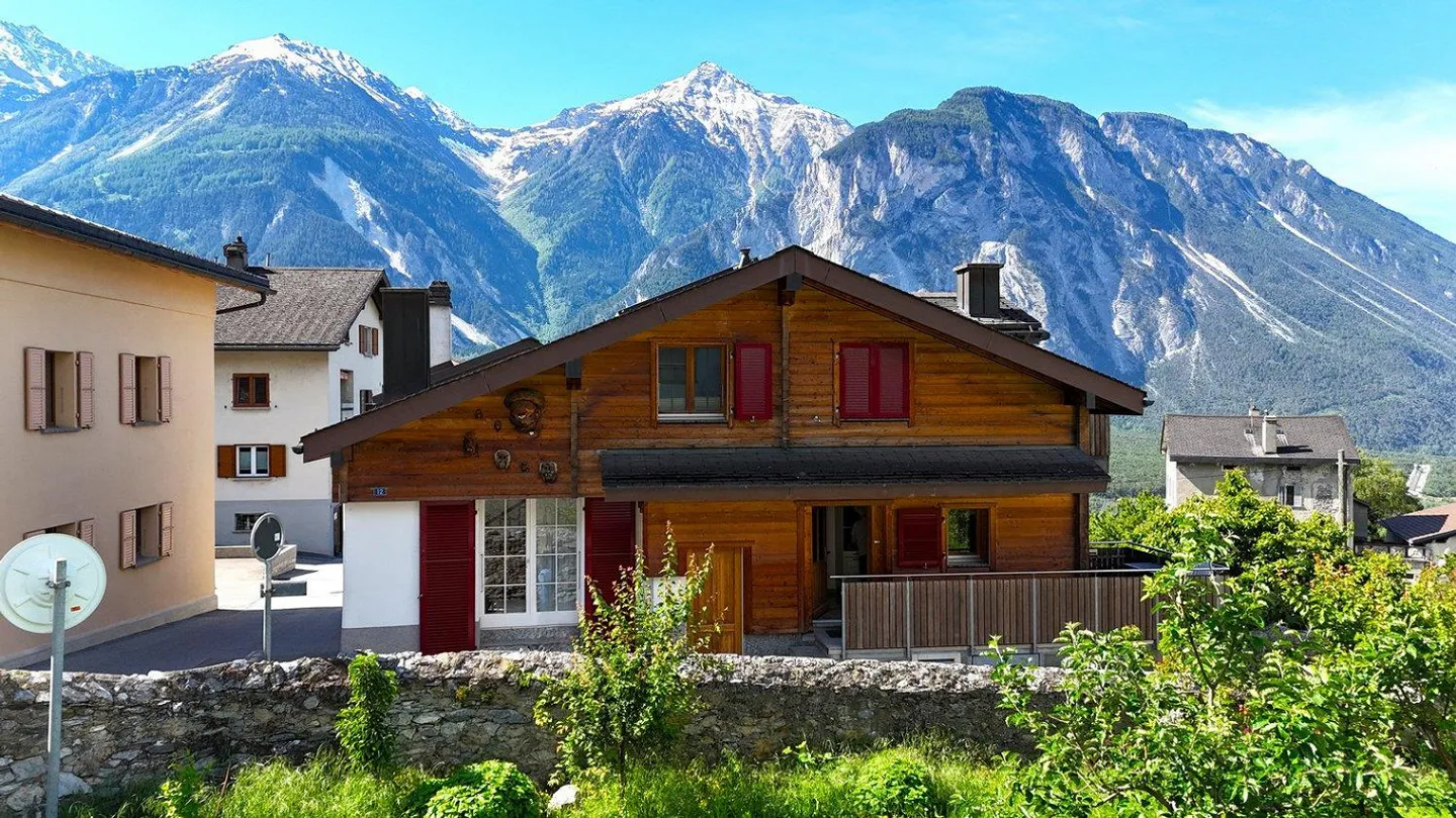 Single-family house in a sunny location with breathtaking views - Photo 2 of 13