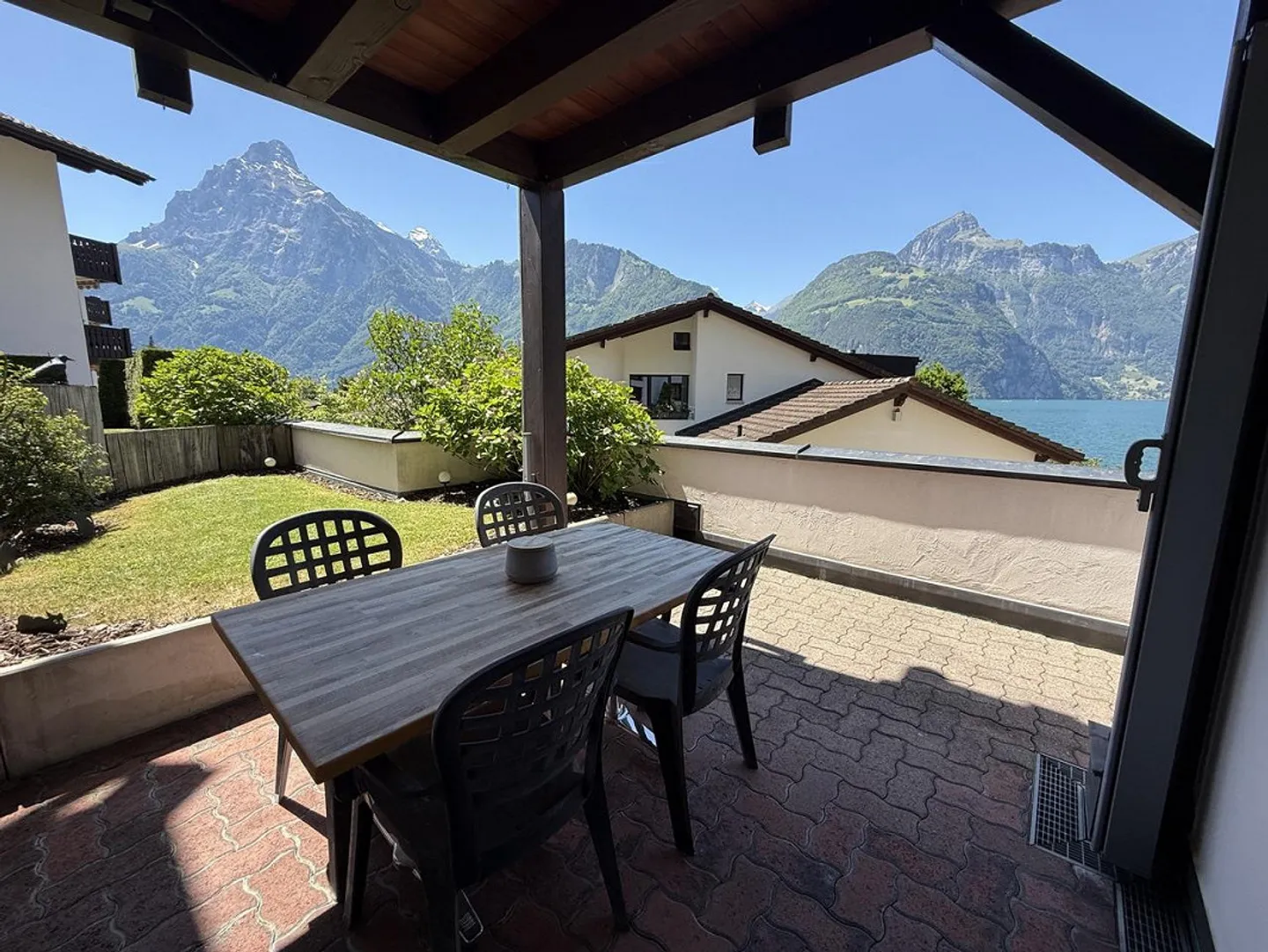 Bellissimo appartamento di 3,5 stanze, arredato, piano rialzato, accesso privato al lago - Foto 1 di 15