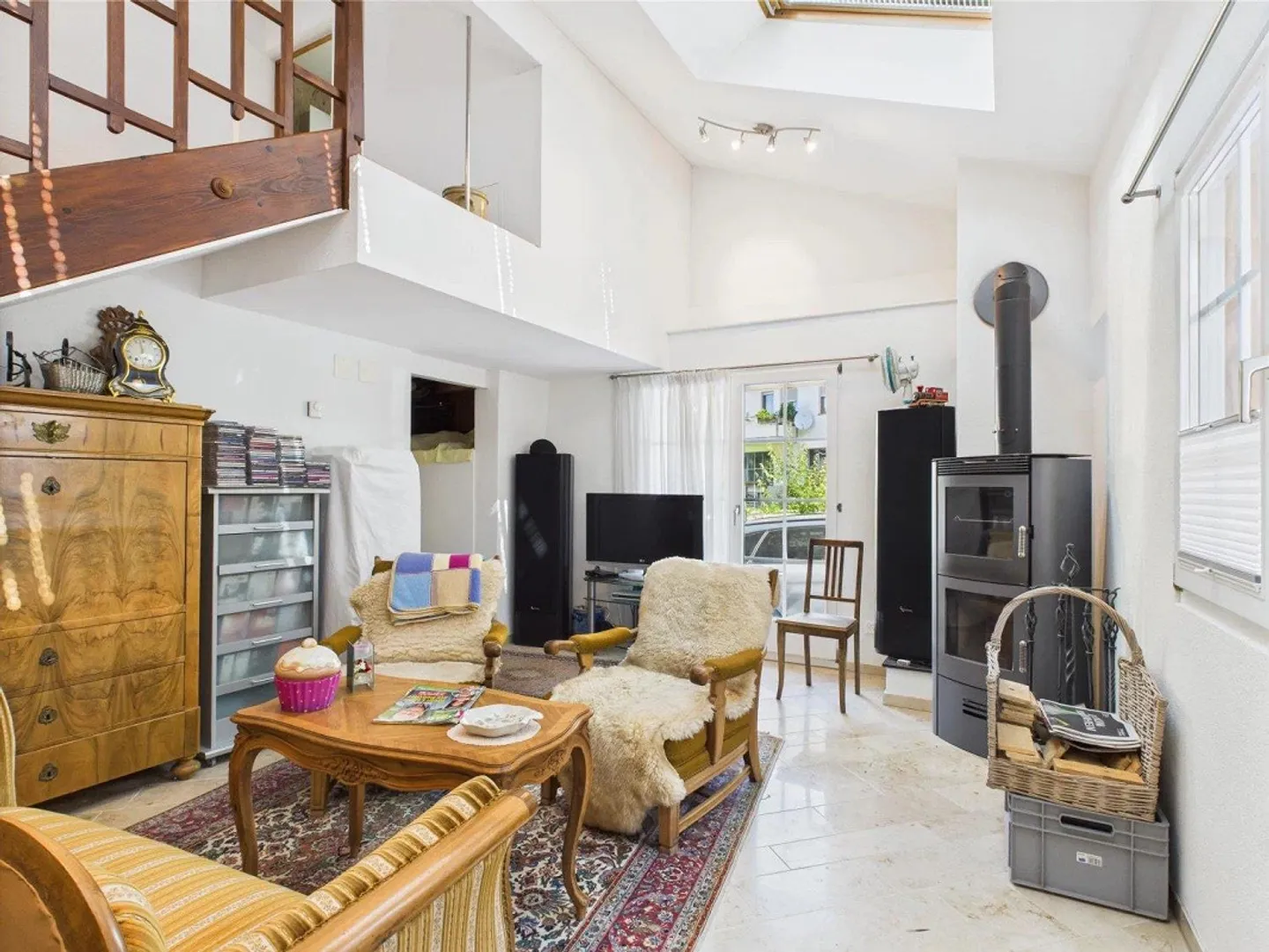 Single-family house in a sunny location with breathtaking views - Photo 8 of 13