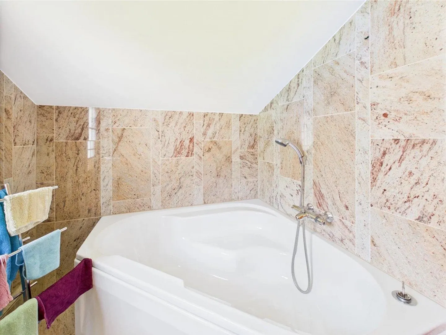 Single-family house in a sunny location with breathtaking views - Photo 10 of 13