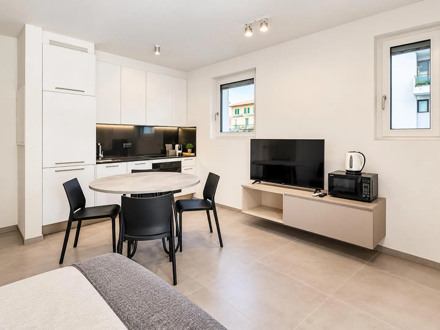 Appartamento moderno con giardino - Foto 5 di 8
