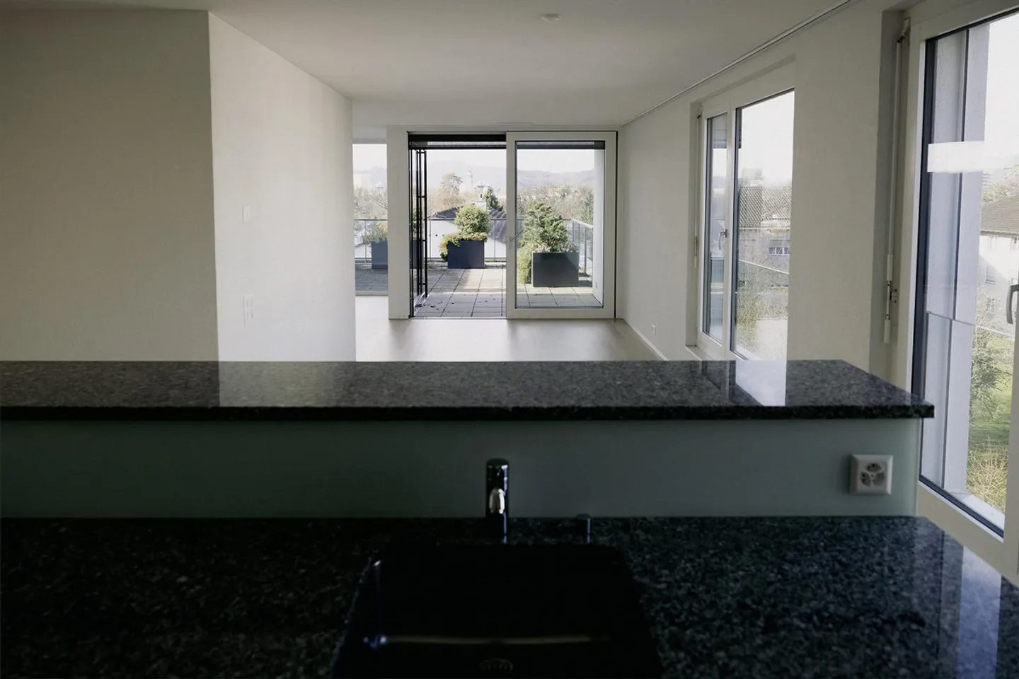 Ampio e luminoso appartamento con terrazza di 3,5 stanze - Foto 5 di 15