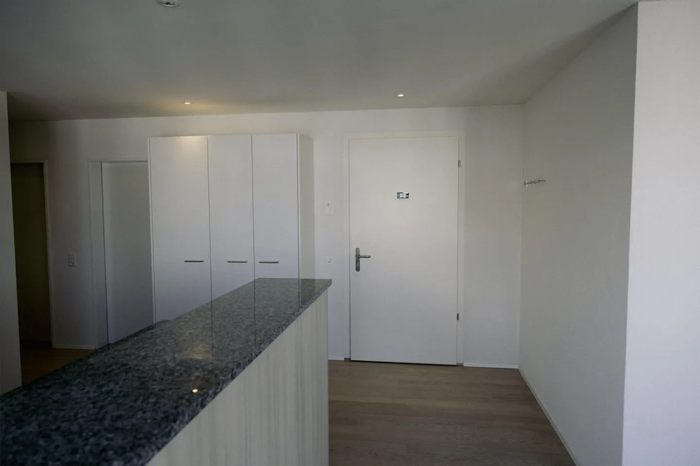 Ampio e luminoso appartamento con terrazza di 3,5 stanze - Foto 8 di 15