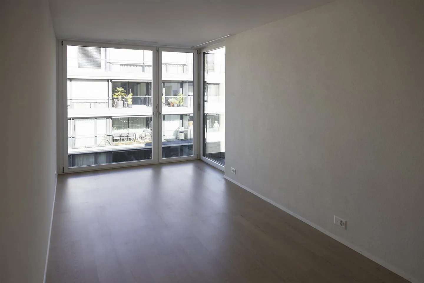 Ampio e luminoso appartamento con terrazza di 3,5 stanze - Foto 9 di 15