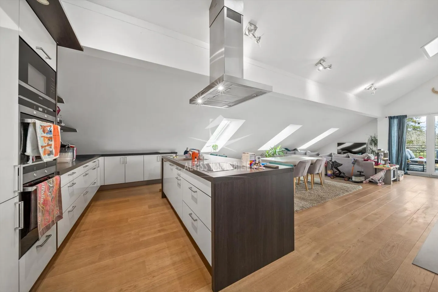 Dachgeschoss 5.5 Zimmer - Foto 1 von 12