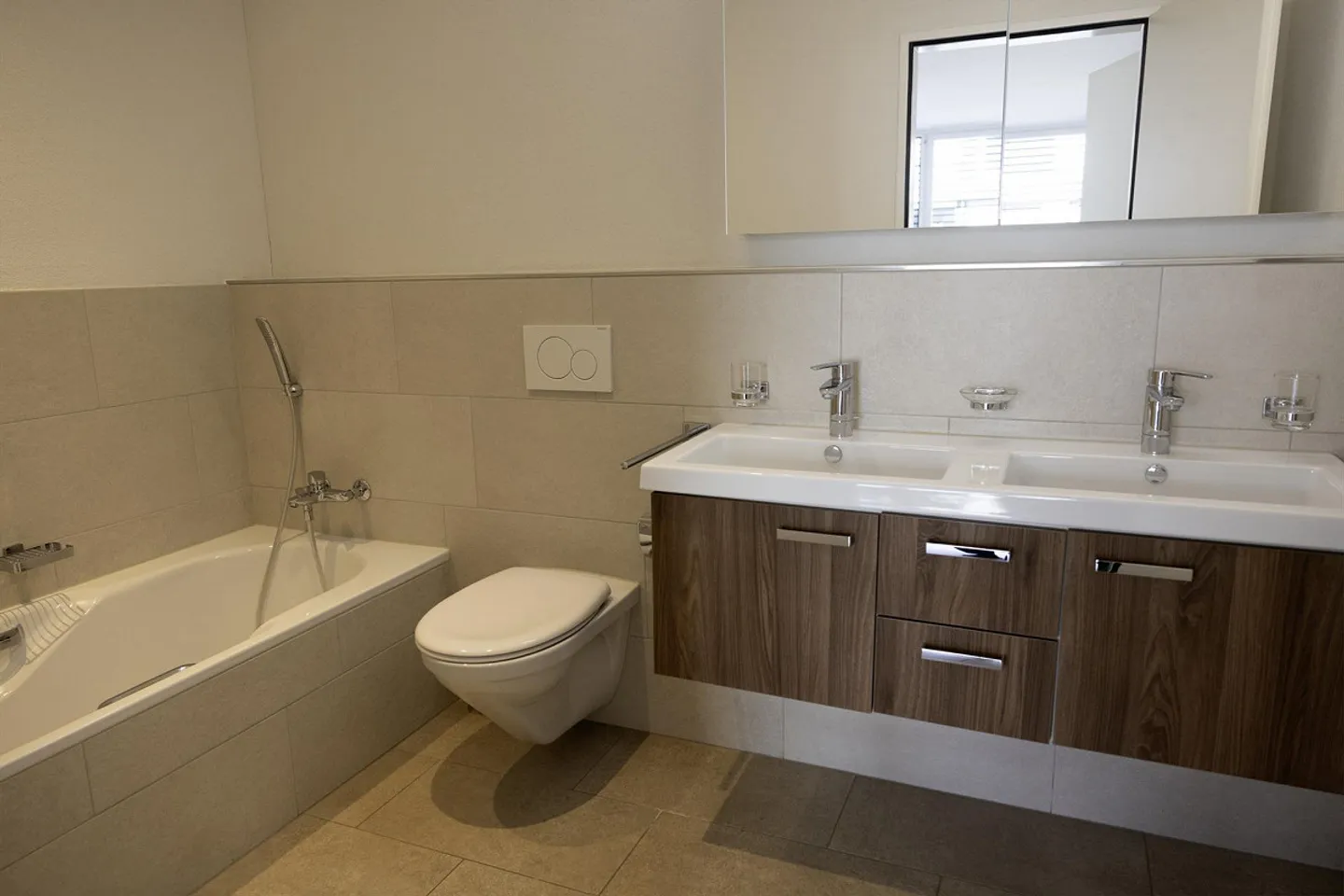 Ampio e luminoso appartamento con terrazza di 3,5 stanze - Foto 12 di 15