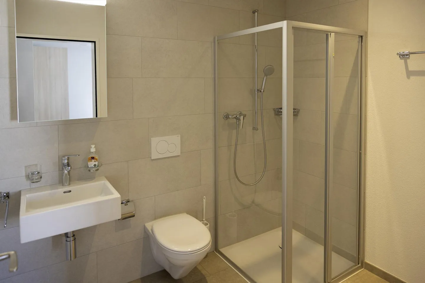 Ampio e luminoso appartamento con terrazza di 3,5 stanze - Foto 13 di 15