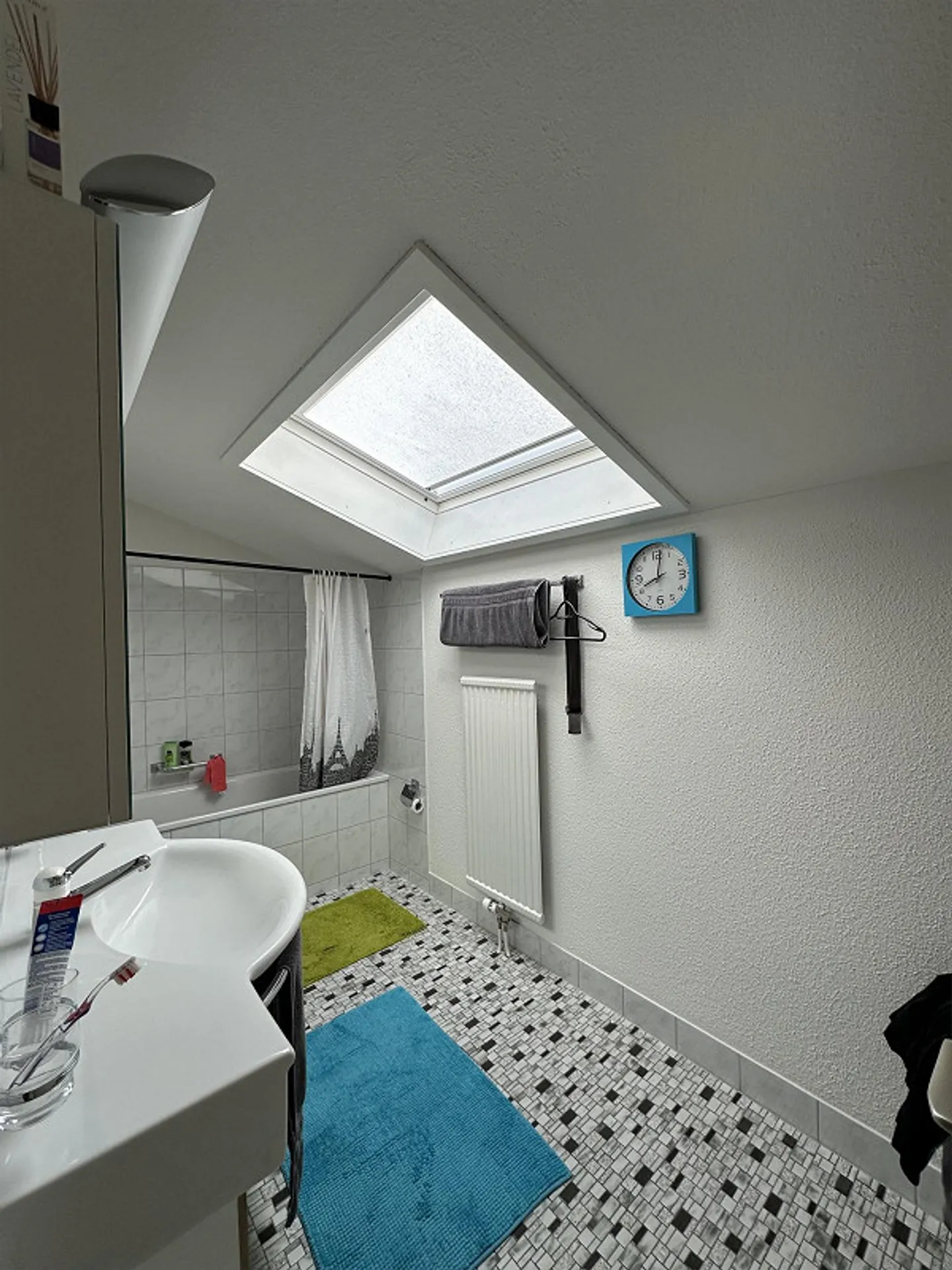 Charmante Dachwohnung - Foto 8 von 10